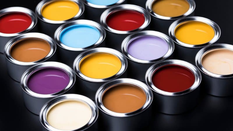 Des peintures à l'huile de différentes couleurs