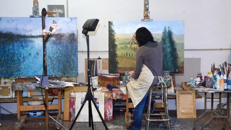 L'espace de travail d'un expert en peinture