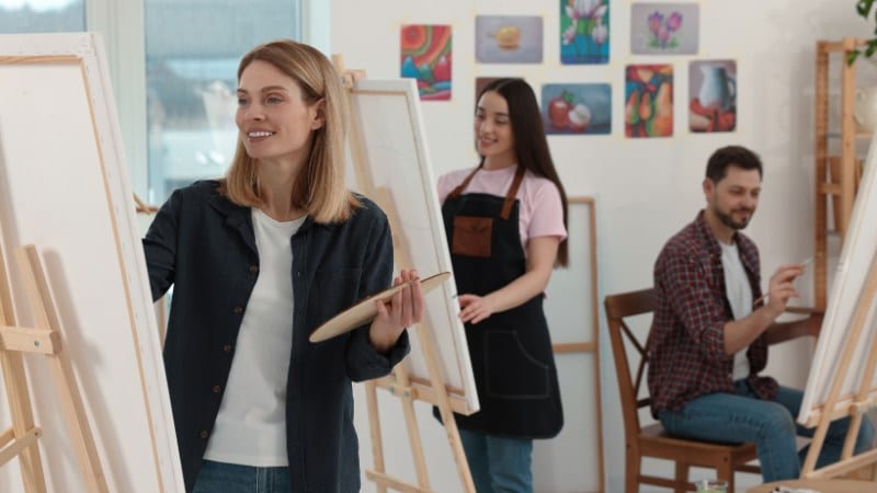 Un atelier de peinture de groupe