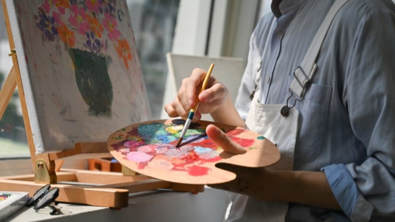 Une palette de peinture en bois